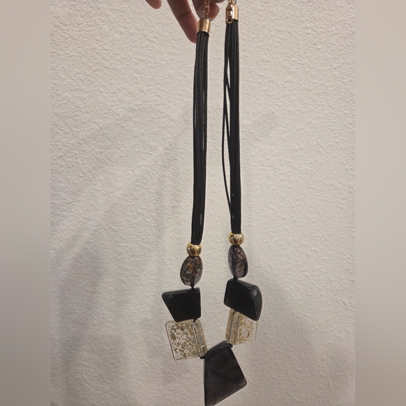 Elegant Black and Gold Necklace - Picture 4 of 6